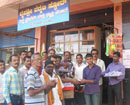 Udupi: Shirva – Bantakal Taximen’s Association distributes Christmas Cakes in Shirva